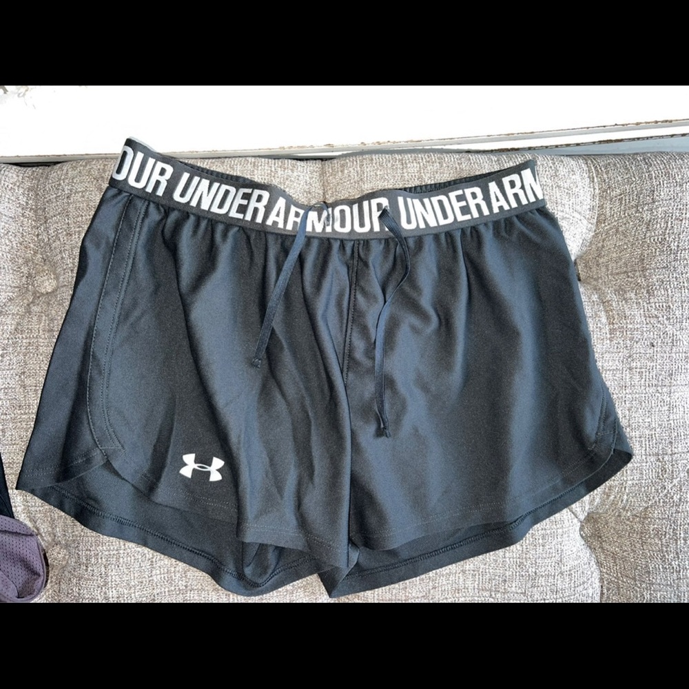 Women’s Under Armour Shorts, Size xsmall